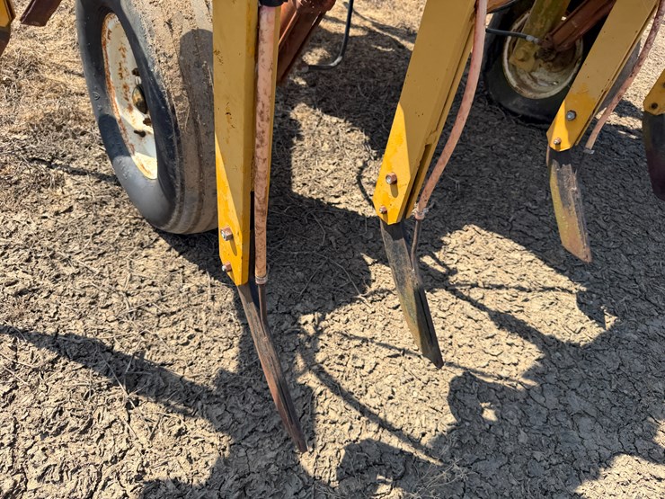 #40307-•-kbh-12-row-24"-500gal-knife-applicator-image-17