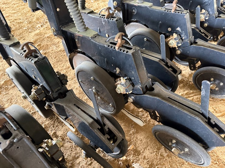 #40294-•-great-plains-2520-25'-grain-drill-image-53