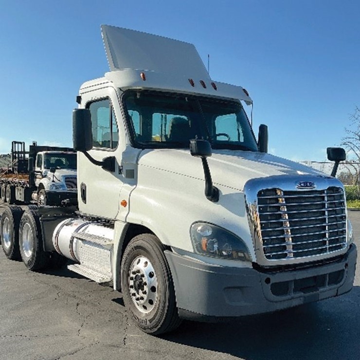 2017 FREIGHTLINER CASCADIA 125