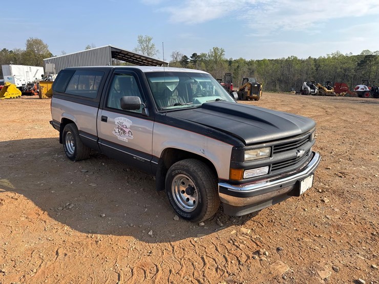 1994-cheverolt-1500-single-cab-pickup-truck-w/truck-topper-image-7