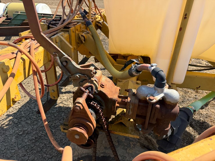 #40307-•-kbh-12-row-24"-500gal-knife-applicator-image-36