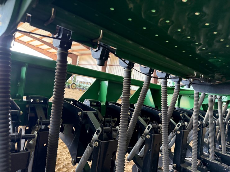 #40294-•-great-plains-2520-25'-grain-drill-image-84
