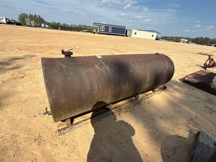 5293---300-gal-fuel-tank-on-skids-image-3