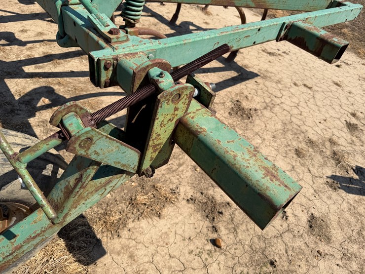 john-deere-16-image-27