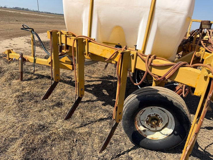 #40307-•-kbh-12-row-24"-500gal-knife-applicator-image-20