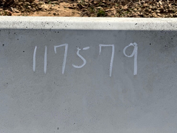 5256---8'-concrete-bunk-feeder-image-5