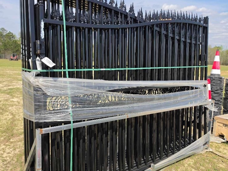 --absolute---new---double-black-iron-gates-image-1