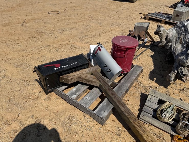 5239---2-mail-boxes-&-trash-cans-image-3