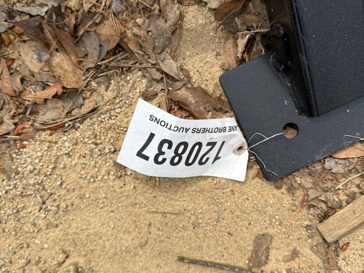 5211---kubota-grill-guard-image-4