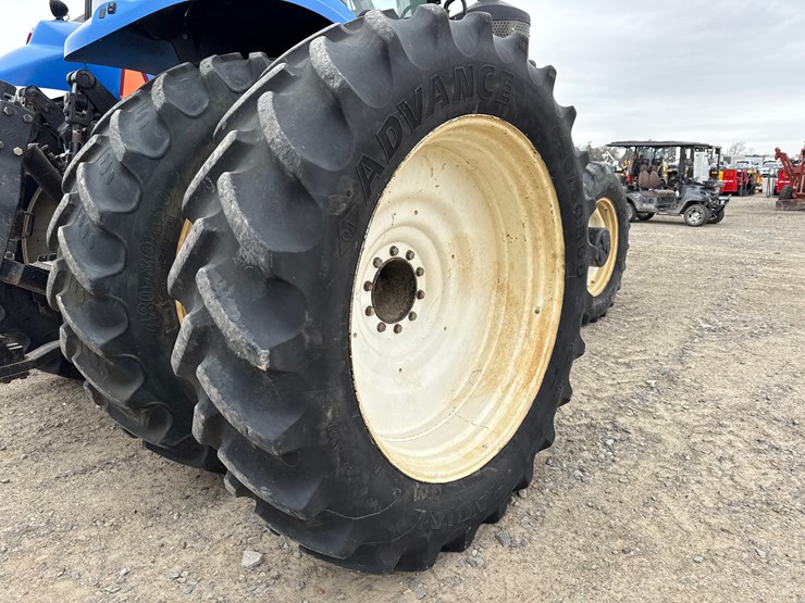 2015-new-holland-t8.410-image-11