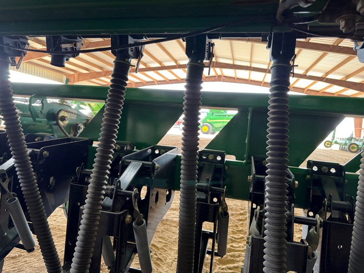 #40294-•-great-plains-2520-25'-grain-drill-image-73