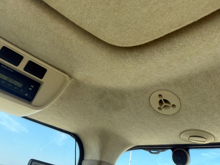 2011-john-deere-8285r-image-64