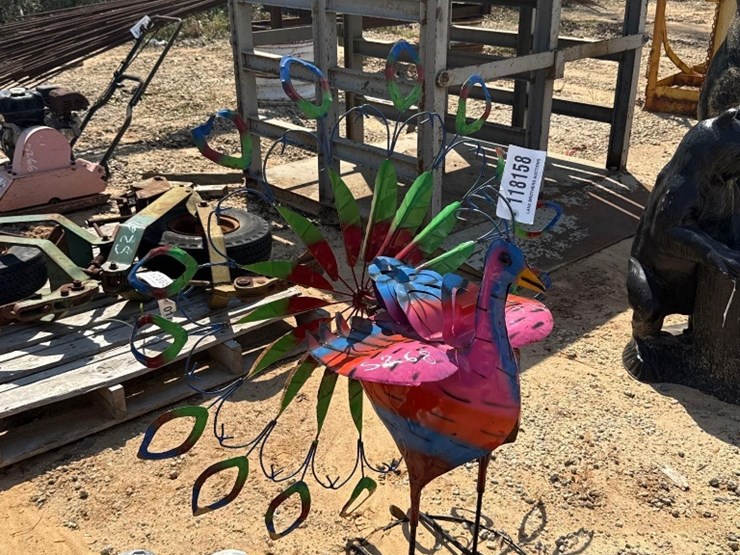 5268---metal-peacock-yard-art-image-1