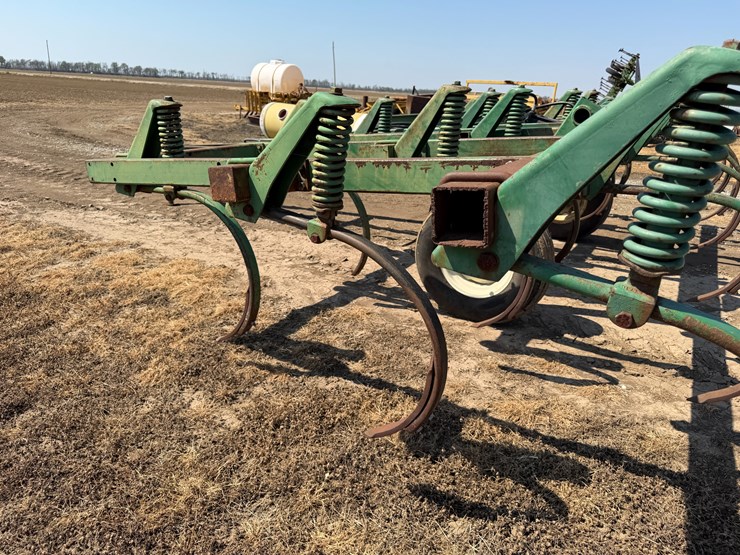 #40325-•-20'-chisel-plow-image-27