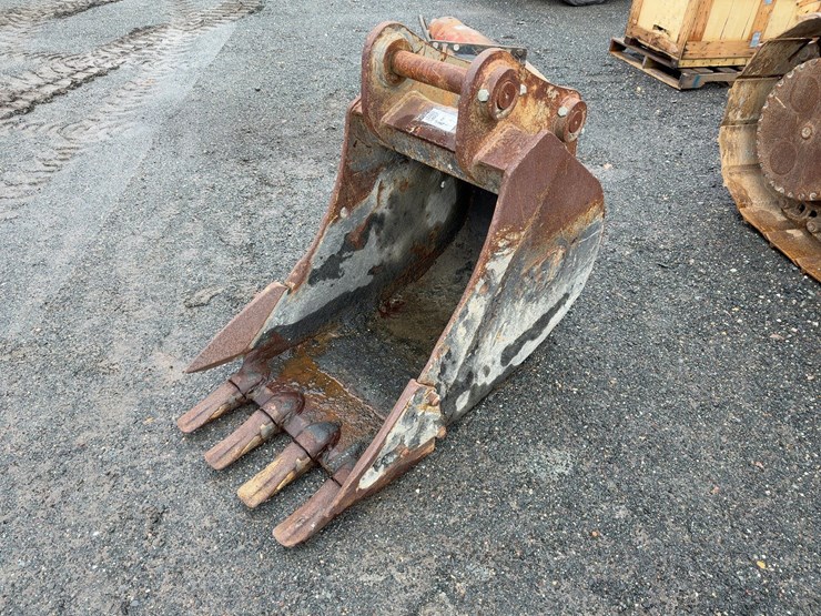 geith-24"-bucket-with-teeth-image-2