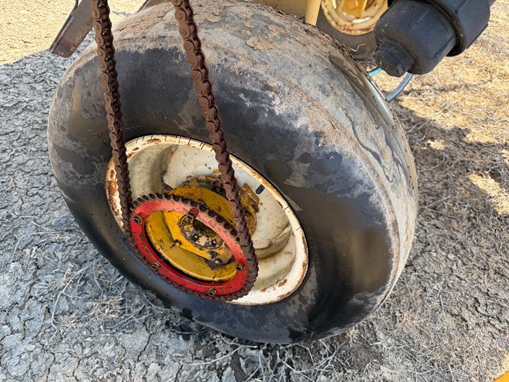 #40307-•-kbh-12-row-24"-500gal-knife-applicator-image-8