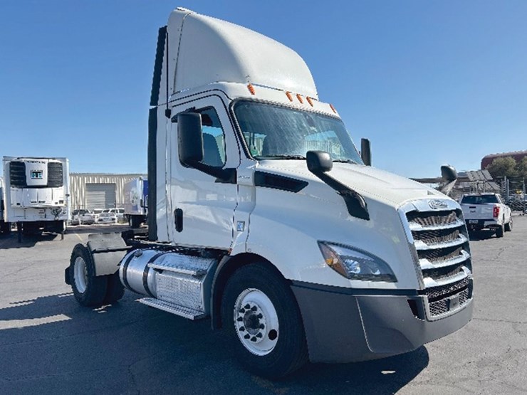 2019-freightliner-cascadia-116-image-1