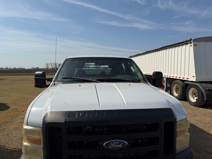 2010-ford-f350-image-28