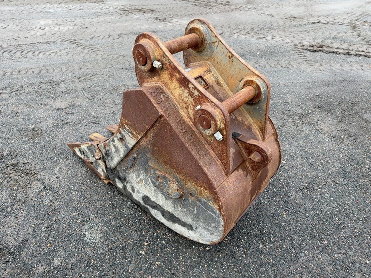 geith-24"-bucket-with-teeth-image-3