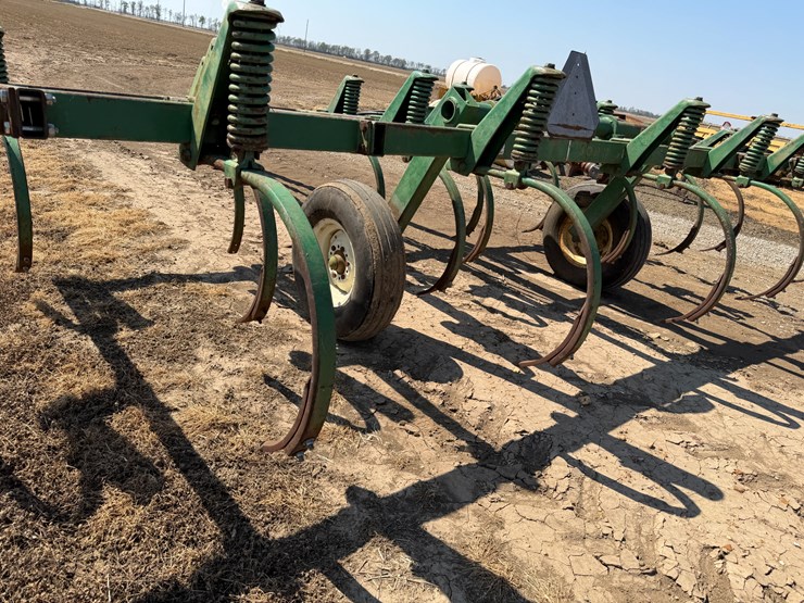 #40325-•-20'-chisel-plow-image-25