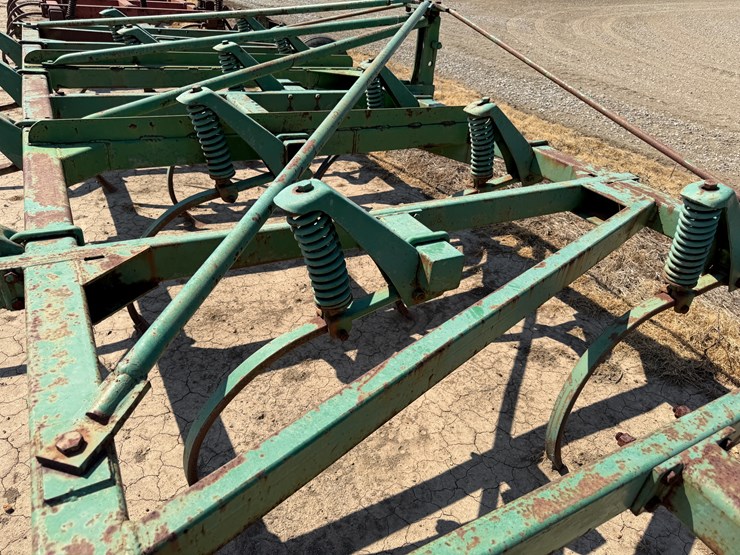 john-deere-16-image-13