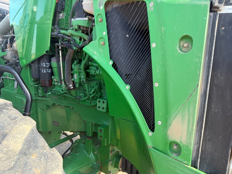 2011-john-deere-8285r-image-50