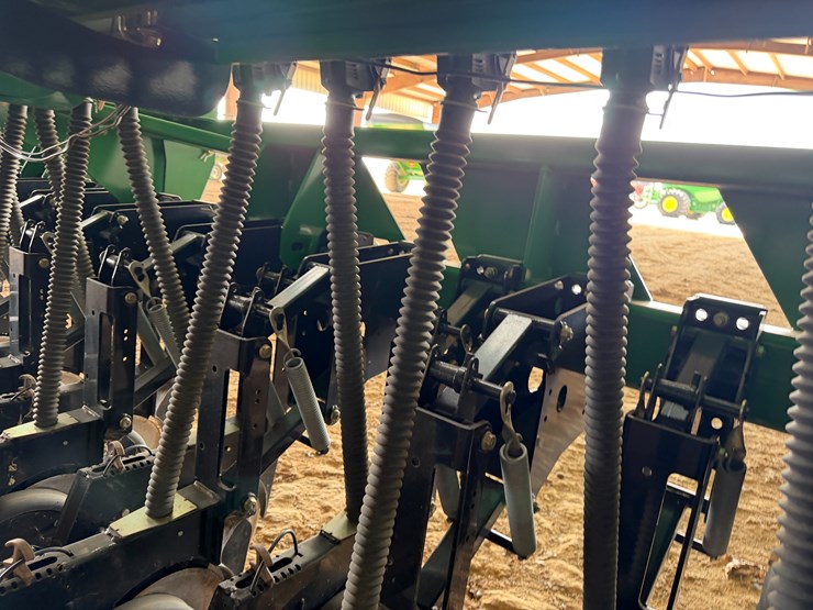 #40294-•-great-plains-2520-25'-grain-drill-image-28