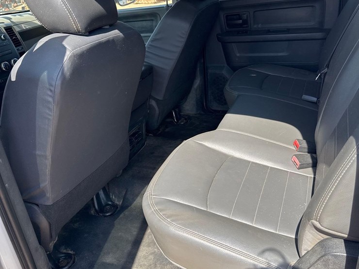 2012-dodge-ram-3500-image-15