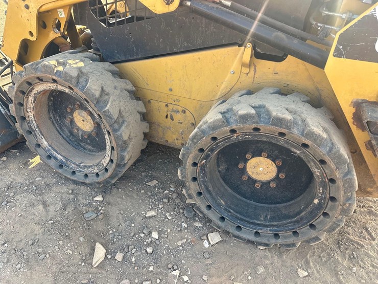 caterpillar-236d-image-15