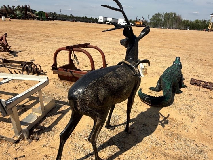 5277---wooden-deer-statue-image-3