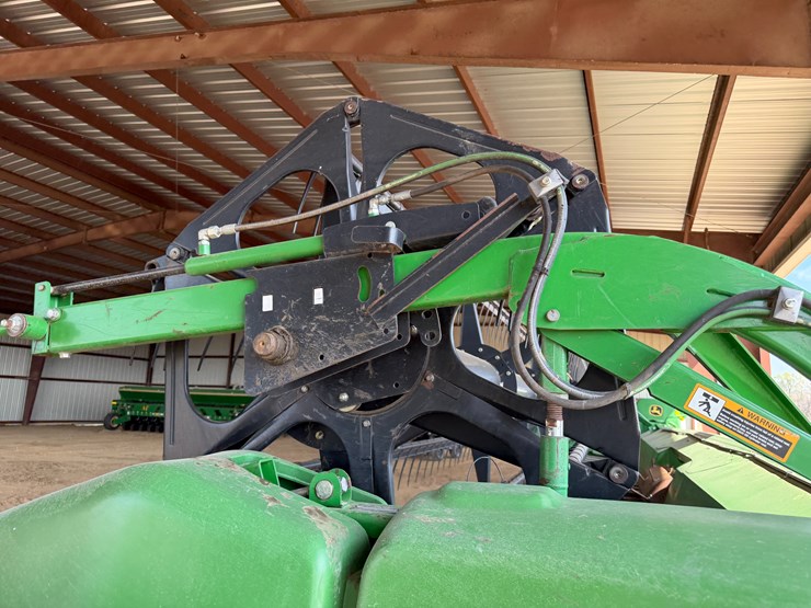 2014-john-deere-30-image-28
