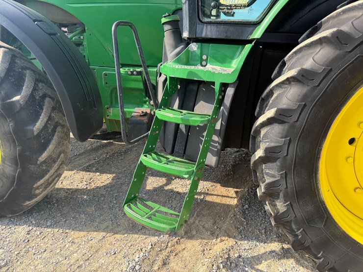 2011-john-deere-8285r-image-25