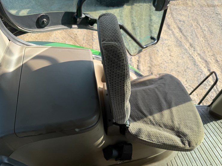 2011-john-deere-8285r-image-60