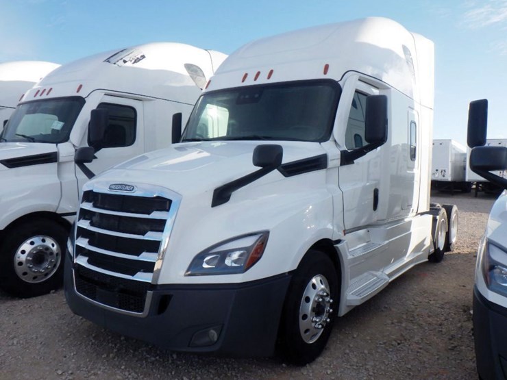 2022-freightliner-cascadia-126-image-1