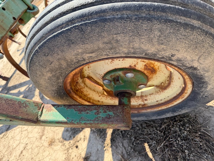 john-deere-16-image-10