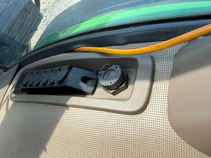 2017-john-deere-8320r-image-72