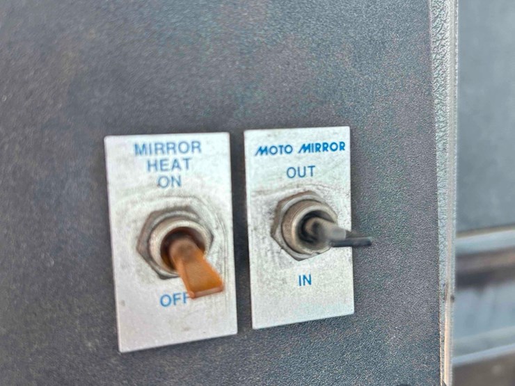 2000-mack-ch613-image-54