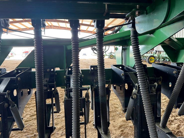 #40294-•-great-plains-2520-25'-grain-drill-image-54