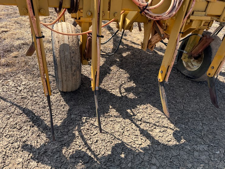 #40307-•-kbh-12-row-24"-500gal-knife-applicator-image-15