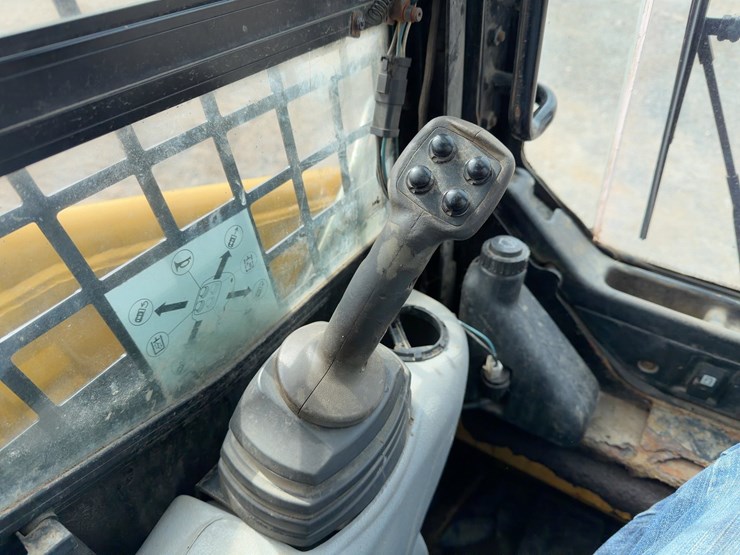 2014-caterpillar-247b3-image-19