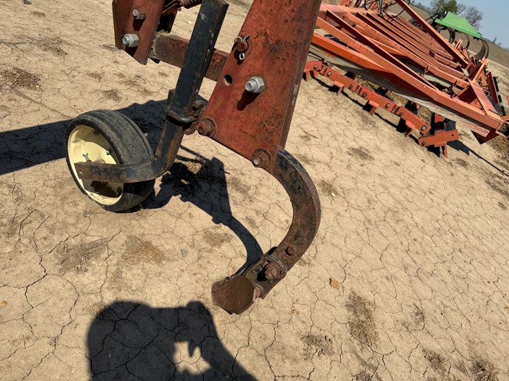 #40331-•-8-row-38"-cultivator-image-15