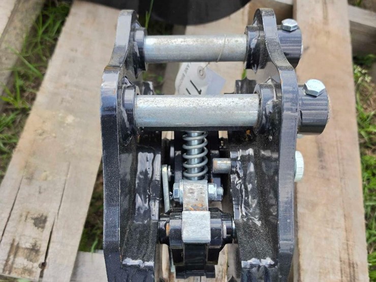 --absolute---new-excavator-quick-hitch-image-1