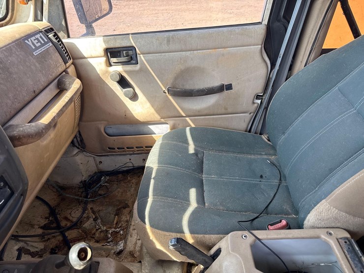 1999-jeep-wrangler-image-18