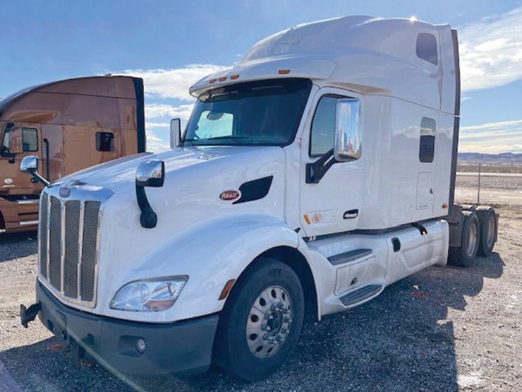 2022-peterbilt-579-image-1