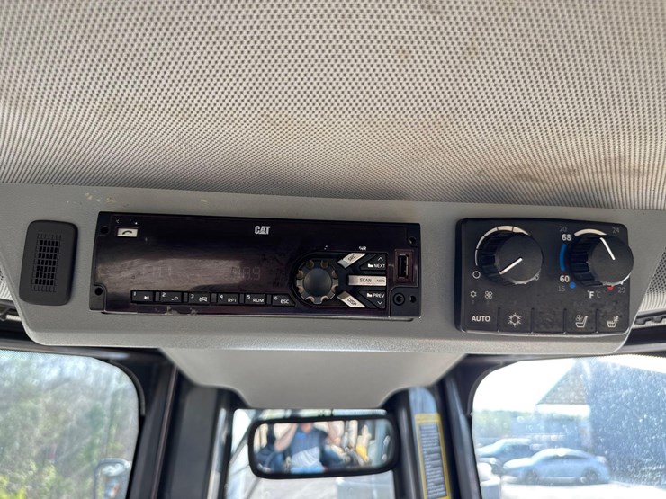 2021-deere-850l-wlt-image-31