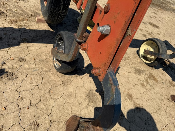 #40331-•-8-row-38"-cultivator-image-14