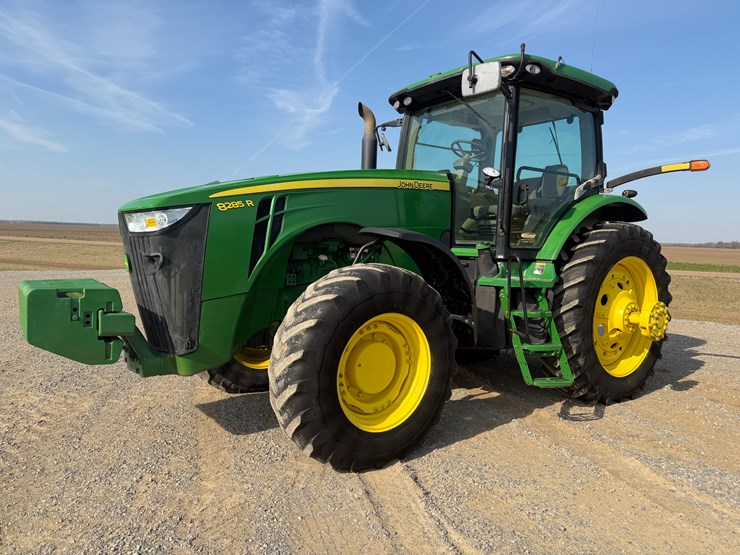 2011-john-deere-8285r-image-1