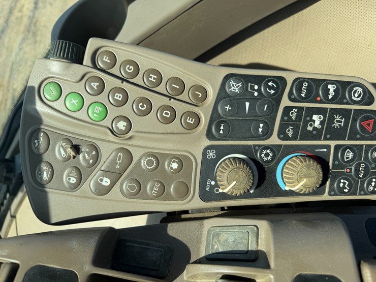 2011-john-deere-8285r-image-67