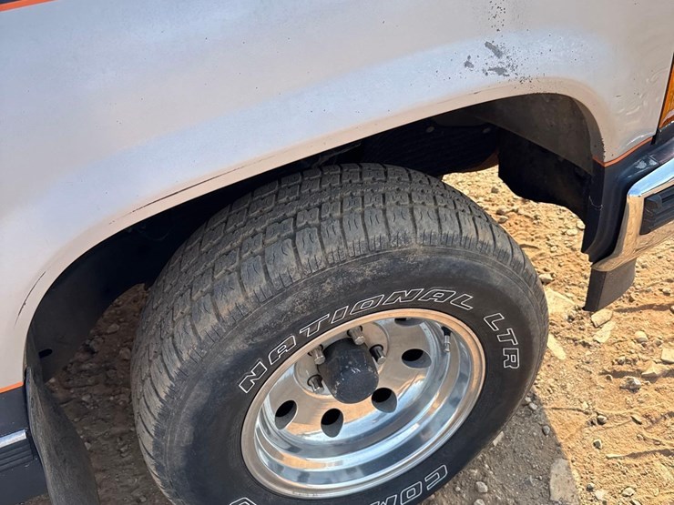 1994-cheverolt-1500-single-cab-pickup-truck-w/truck-topper-image-22