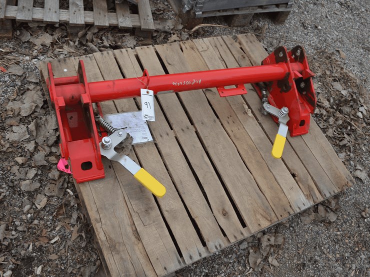 massey-ferguson-loader-quick-hitch-image-1